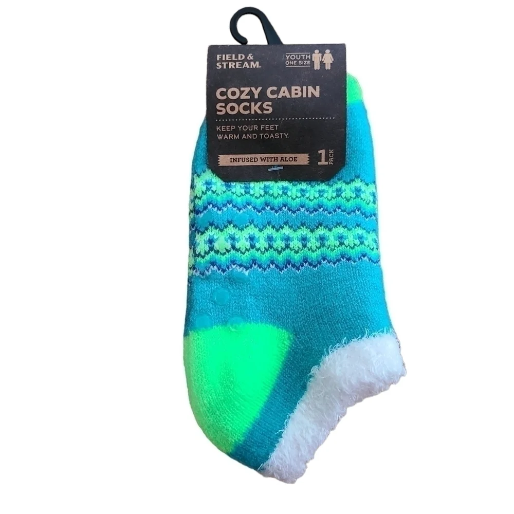 3 Pairs of Aloe Infused Field and Stream Cozy Cabin Socks, Youth Size 10- 4